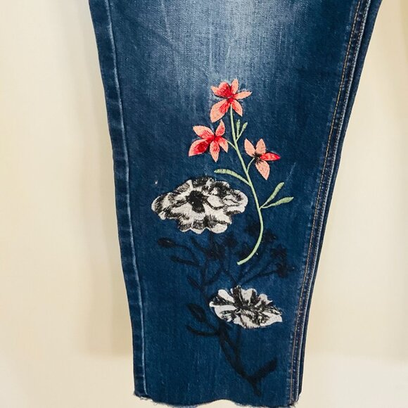 MAX JEANS Women's Straight Short Cropped Jeans EUC Size 10 - Picture 7 of 9